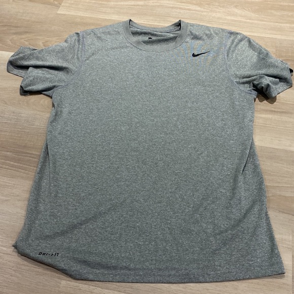 4 women’s t-shirts - Picture 5 of 7